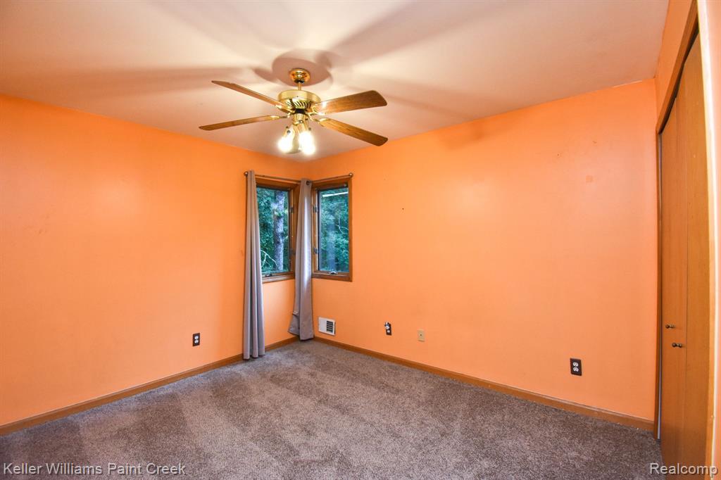 713 KNIBBE Road, Lake Orion, MI 48362 — Photo 38