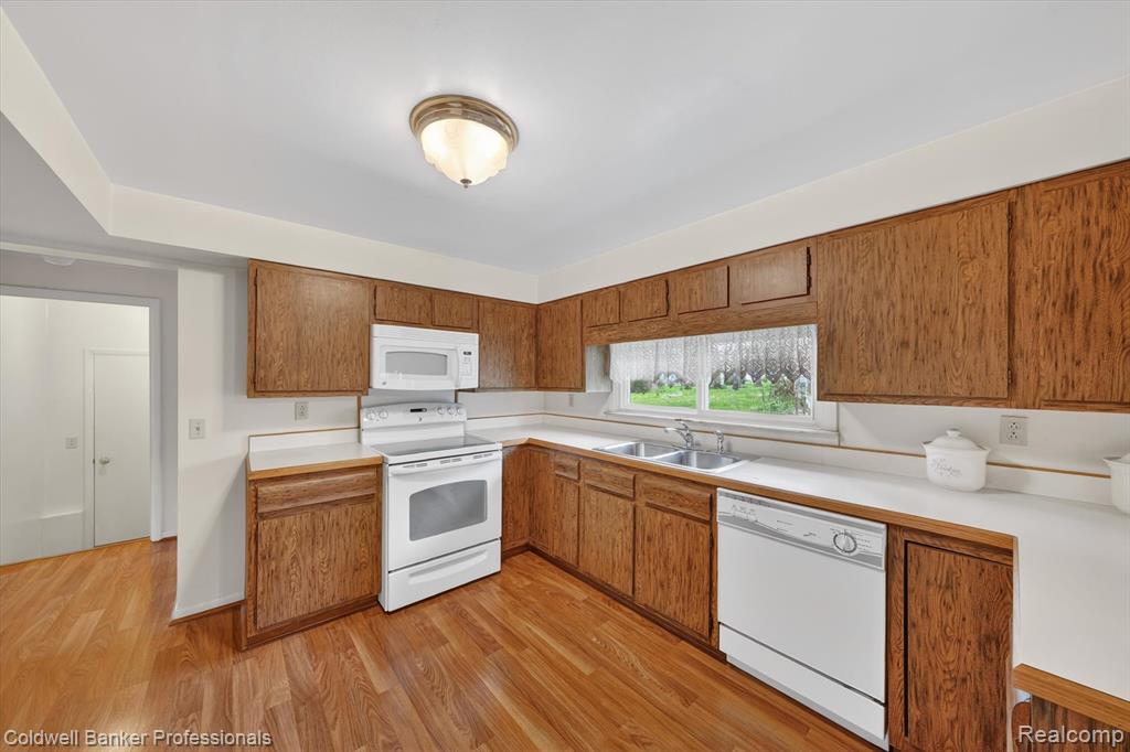 2010 Carol Drive, Lapeer, MI 48446 — Photo 9