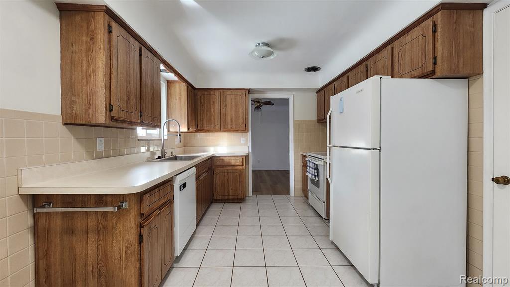 45251 CUSTER Avenue, Utica, MI 48317 — Photo 7