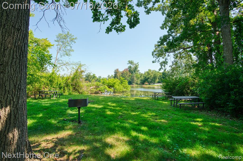 6496 Lake Meadow Drive, Waterford, MI 48327 — Photo 32