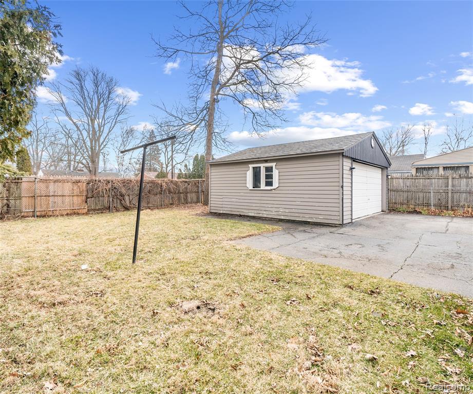 8916 Deering Street, Livonia, MI 48150 — Photo 35
