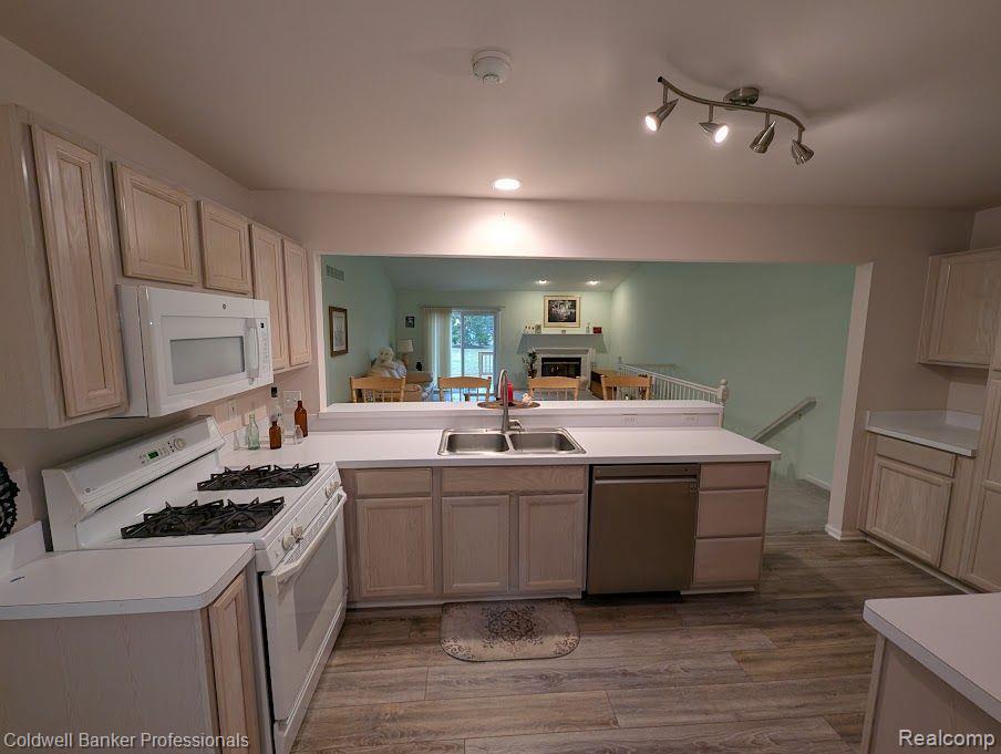42131 STARLITE Court, 14, Canton, MI 48187 — Photo 5