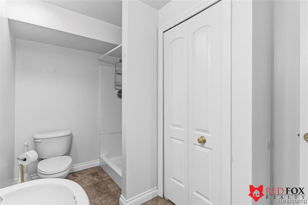 1199 Creek View Court, Burton, MI 48509 — Photo 35