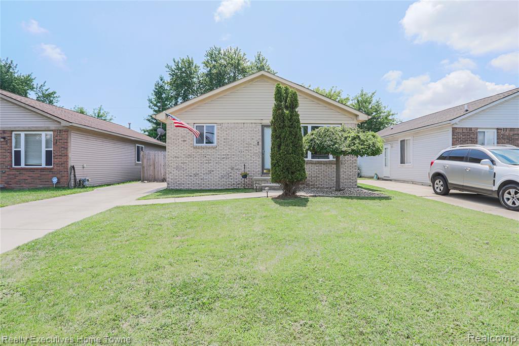 19778 E 14 Mile Road, Roseville, MI 48066