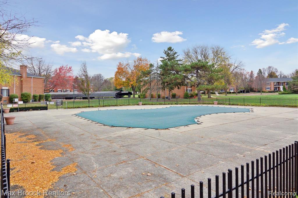 458 FOX HILLS Drive N, A-4, Bloomfield Hills, MI 48304 — Photo 15