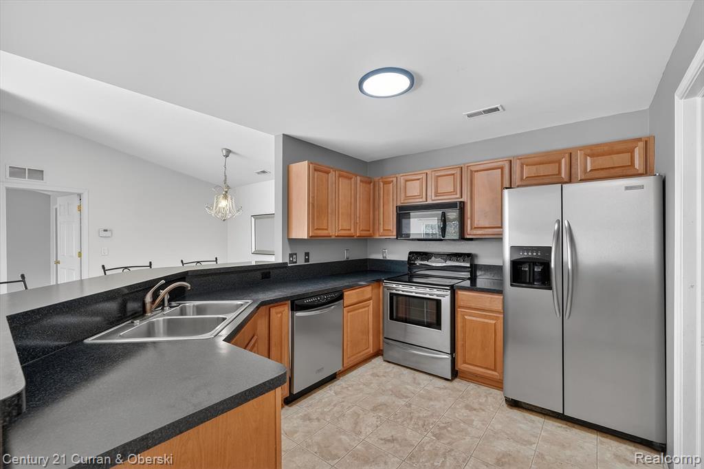 16815 Dover Drive, Northville, MI — Photo 4
