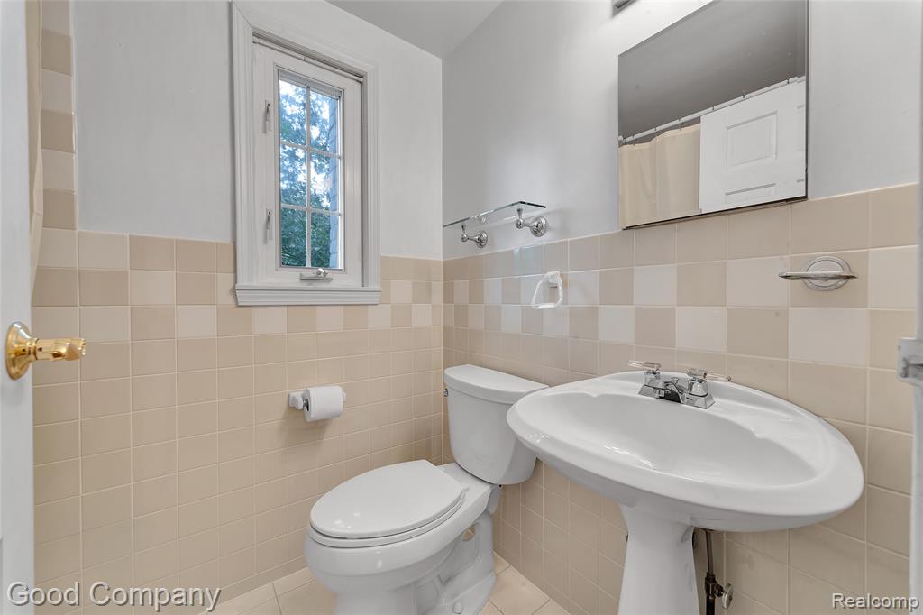 714 Graefield Court, Birmingham, MI 48009 — Photo 12