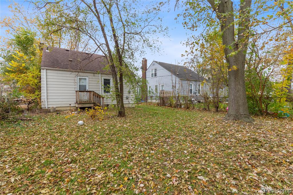 20301 KENOSHA Street, Harper Woods, MI 48225 — Photo 24