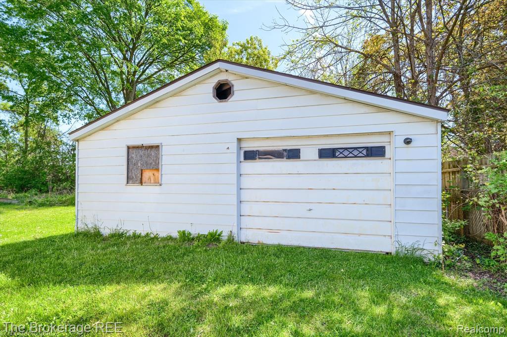 2453 Clarice Avenue, Burton, MI 48519 — Photo 22