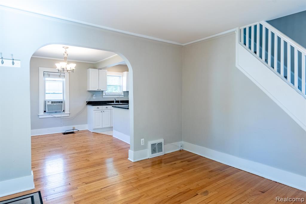 934 N CENTER Street, Royal Oak, MI 48067 — Photo 3