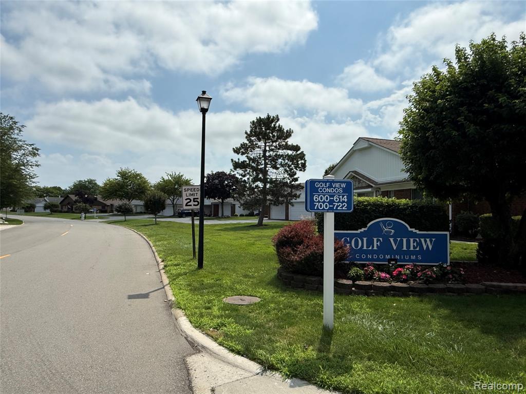 730 Country Club Dr Drive, 36, Saint Clair Shores, MI 48082 — Photo 30
