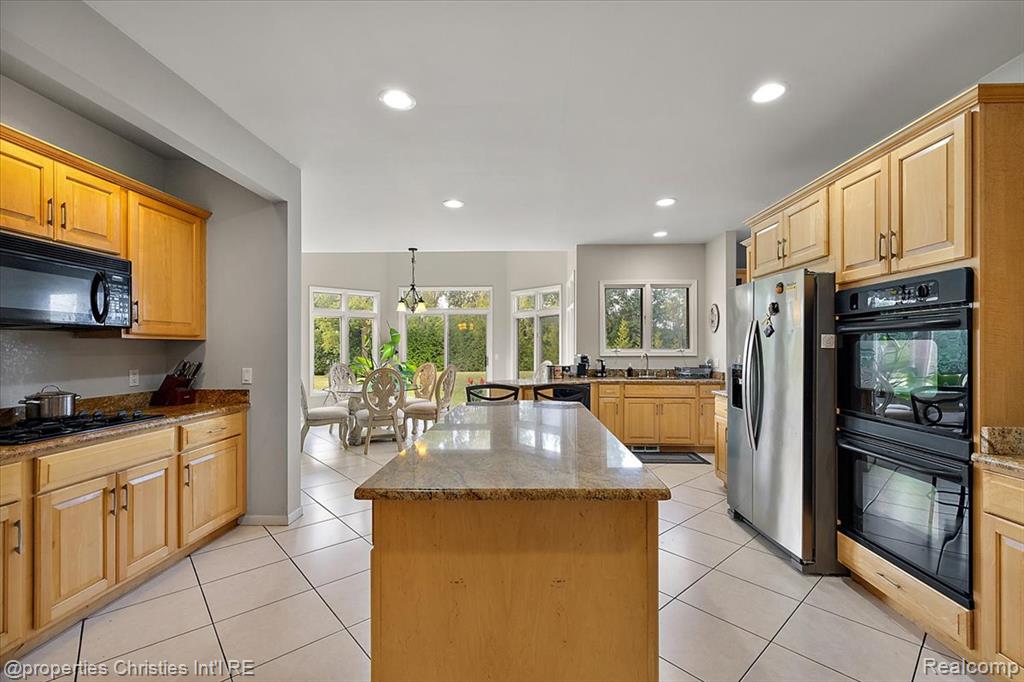 58 INGRAM Drive, Troy, MI 48098 — Photo 38