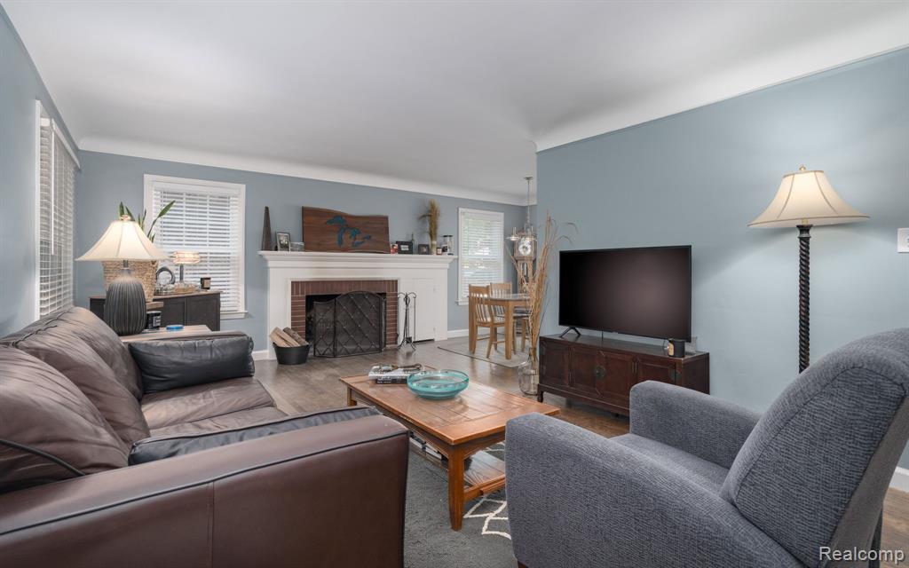 27714 California Drive NE, Lathrup Village, MI 48076 — Photo 2