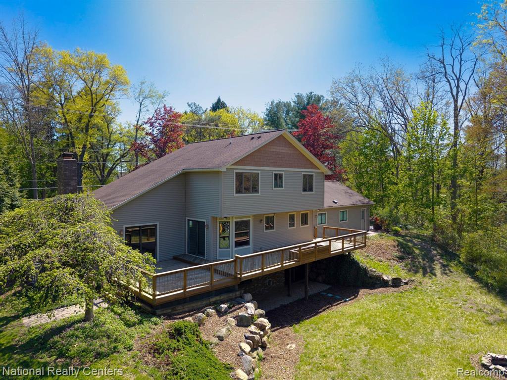 825 E WARDLOW Road, Highland, MI 48356 — Photo 6