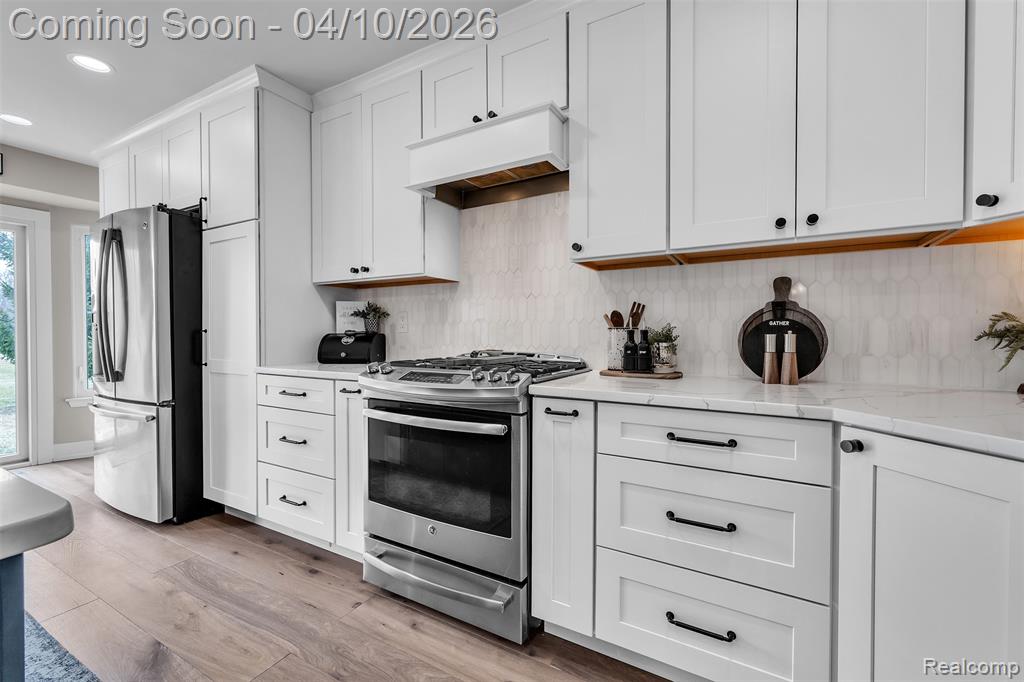 47105 Larchmont Drive, Canton, MI 48187 — Photo 22