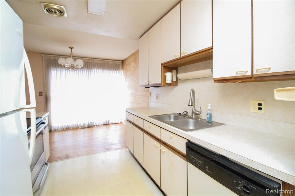 1922 Thornhill Place, Detroit, MI 48207 — Photo 9