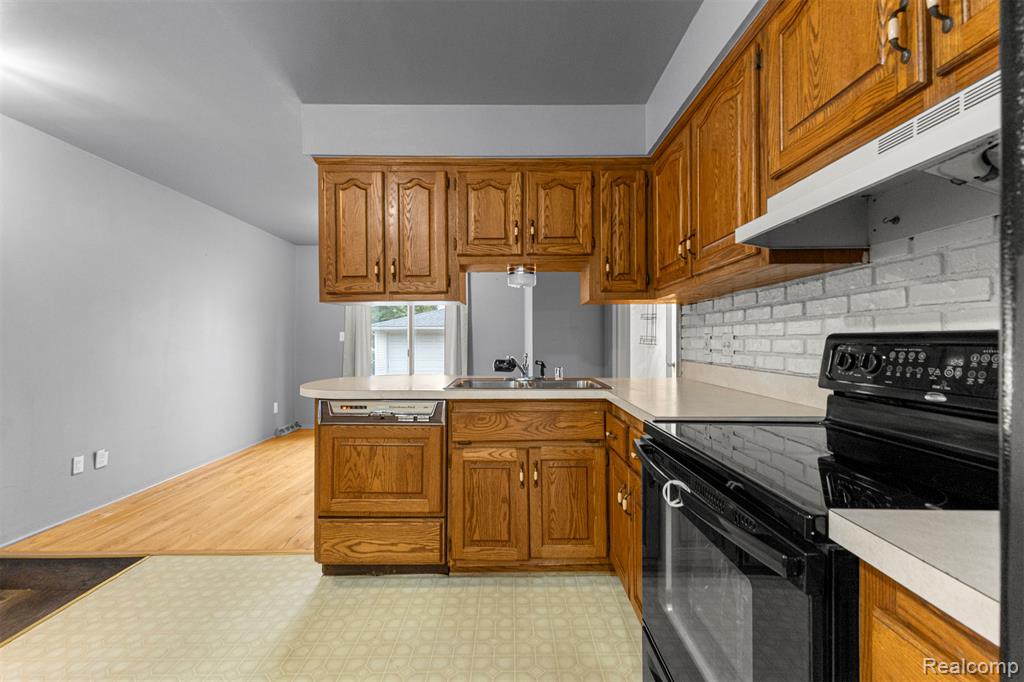 6894 N Gulley Road, Dearborn Heights, MI 48127 — Photo 7