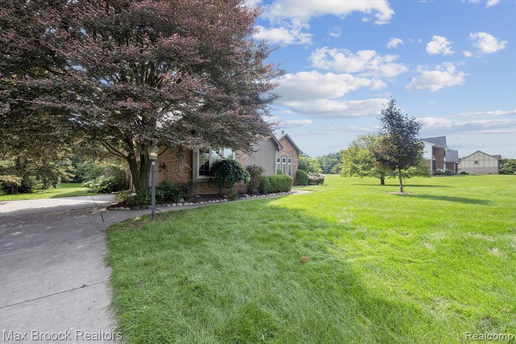8936 Salem Farms Drive, South Lyon, MI 48178 — Photo 4