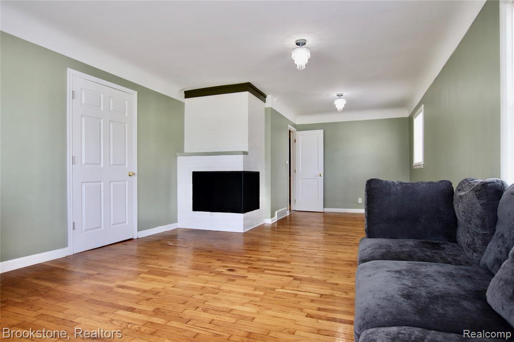 621 Forest Drive, Fenton, MI 48430 — Photo 5