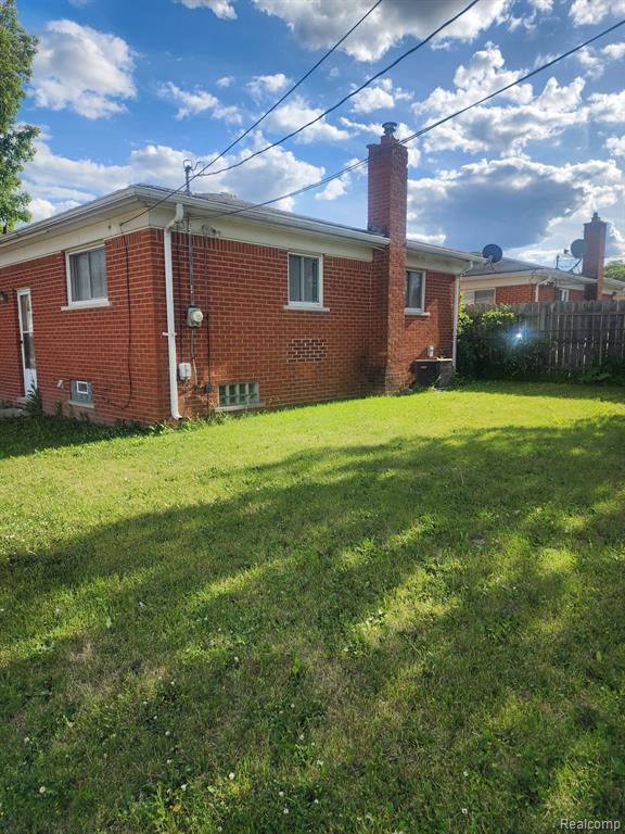 18327 Holland Avenue, Eastpointe, MI 48021 — Photo 3
