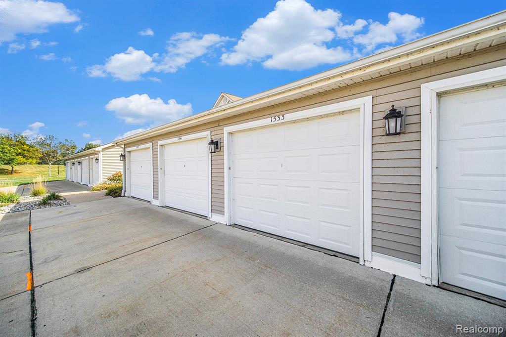 1533 Weatherstone Drive, Ann Arbor, MI 48108 — Photo 17