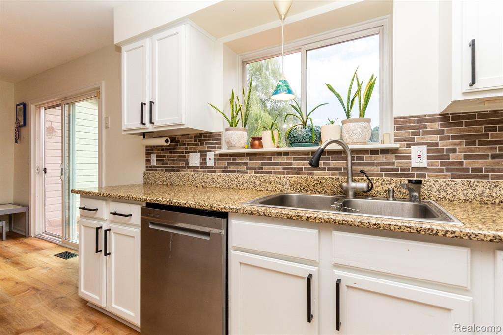 5470 MILL RACE Way, Commerce Twp, MI 48382 — Photo 18