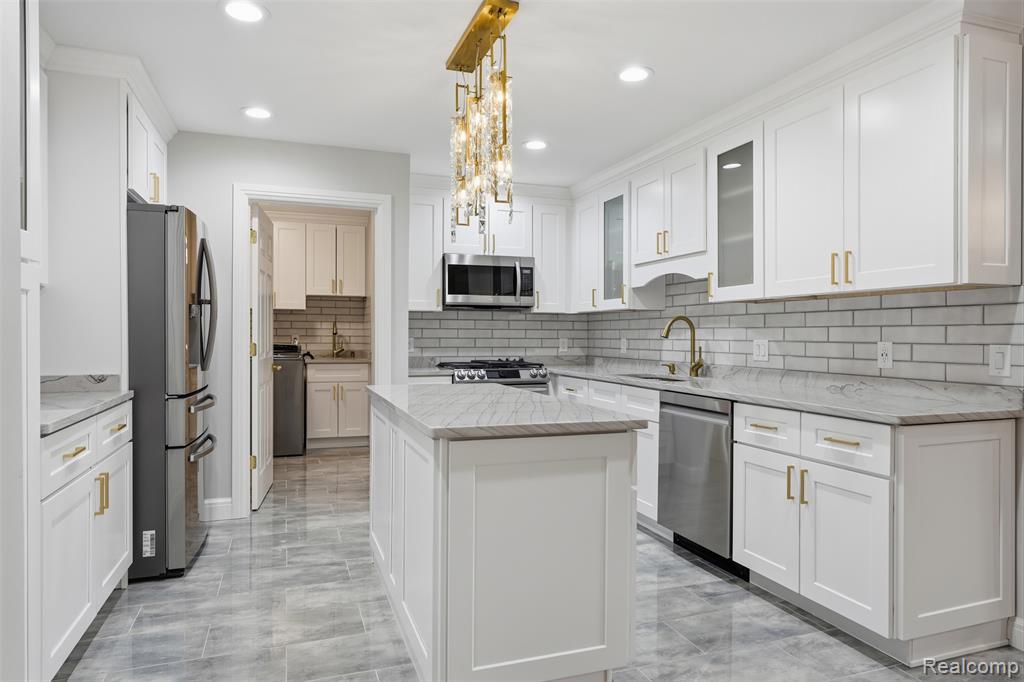 4212 April Lane, Sterling Heights, MI 48310 — Photo 14