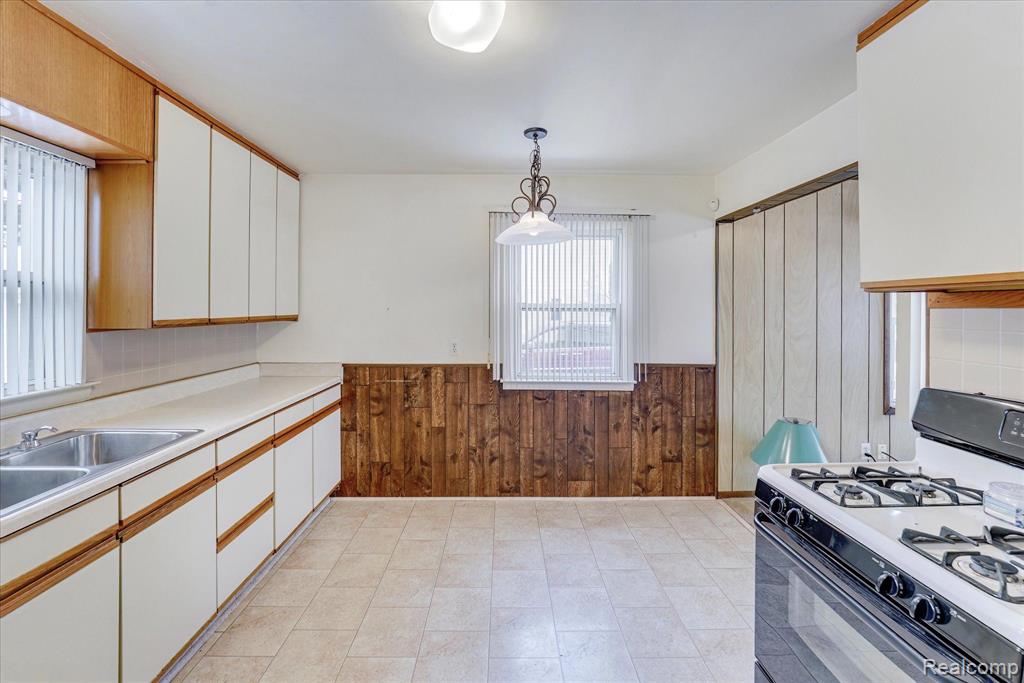 46630 HULING Street, Utica, MI 48317 — Photo 17