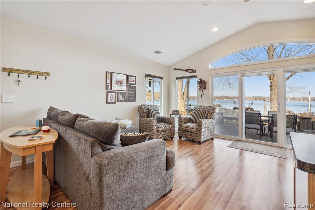 4807 DOWNING Drive, Pinckney, MI 48169 — Photo 12