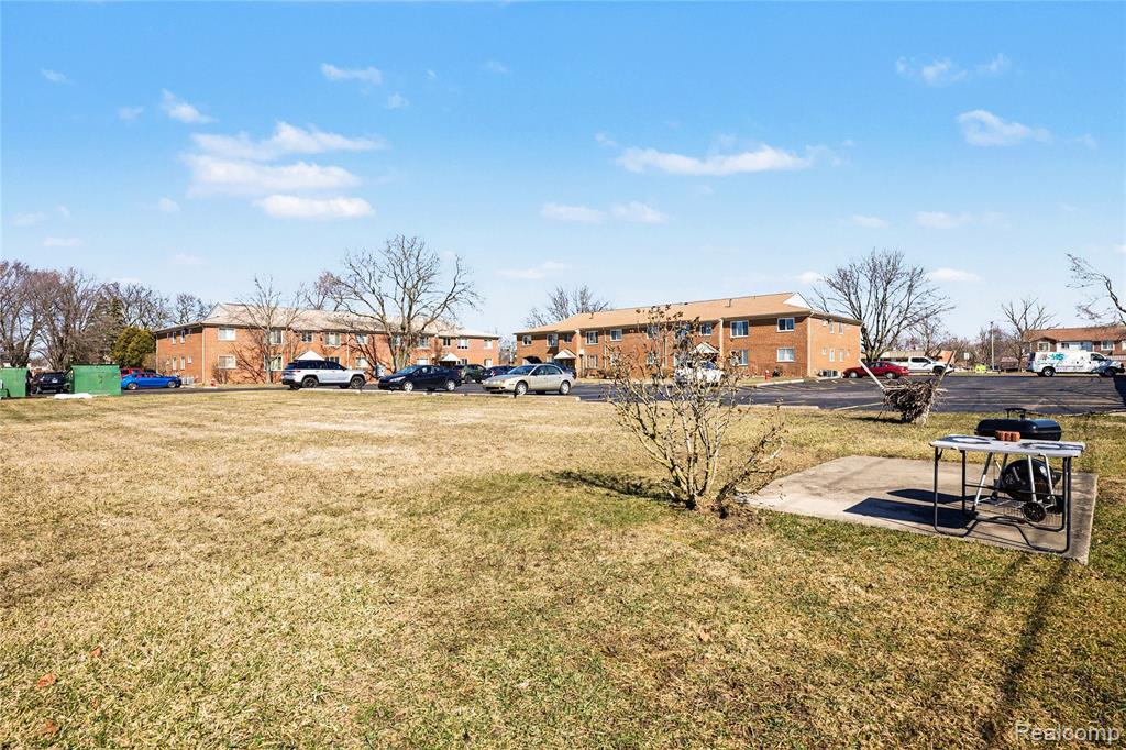 31805 Kelly Road, 25, Fraser, MI 48026 — Photo 9
