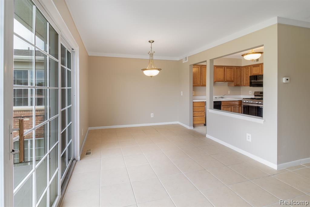 500 FOX HILLS Drive N, A-8, Bloomfield Hills, MI 48304 — Photo 9
