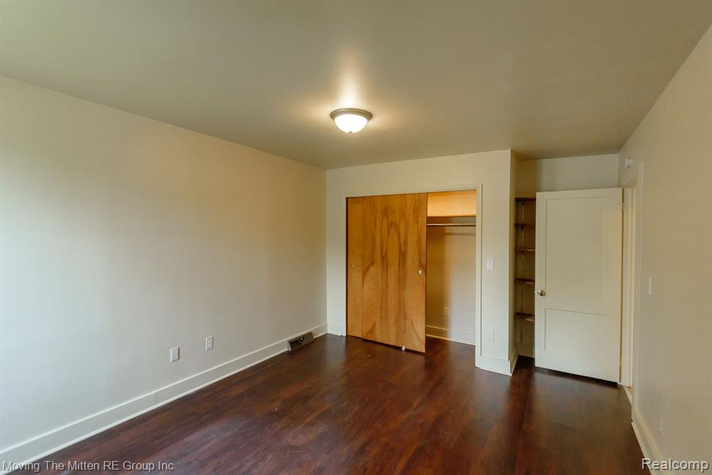 560 GREENLAWN Street, Ypsilanti, MI 48198 — Photo 13