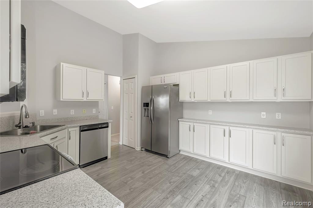 572 Dockside Circle, Holly, MI 48442 — Photo 7