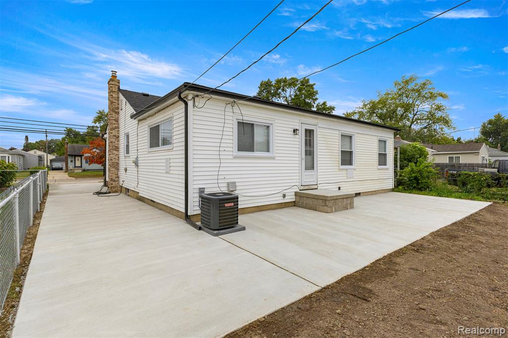 836 Garden Street, Garden City, MI — Photo 41