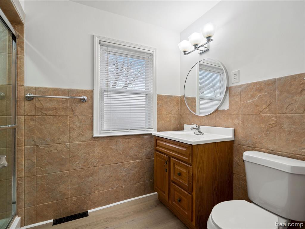 23409 CARLISLE Avenue, Hazel Park, MI 48030 — Photo 20