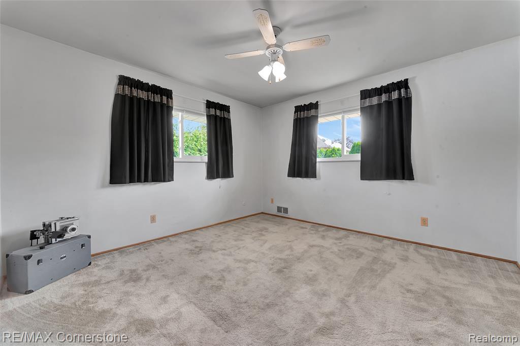5760 Linden Drive, Dearborn Heights, MI 48127 — Photo 21