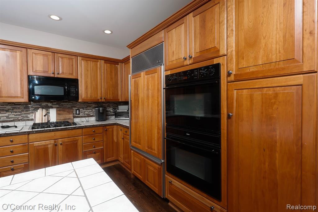 765 Lomasney Lane, Marysville, MI 48040 — Photo 23