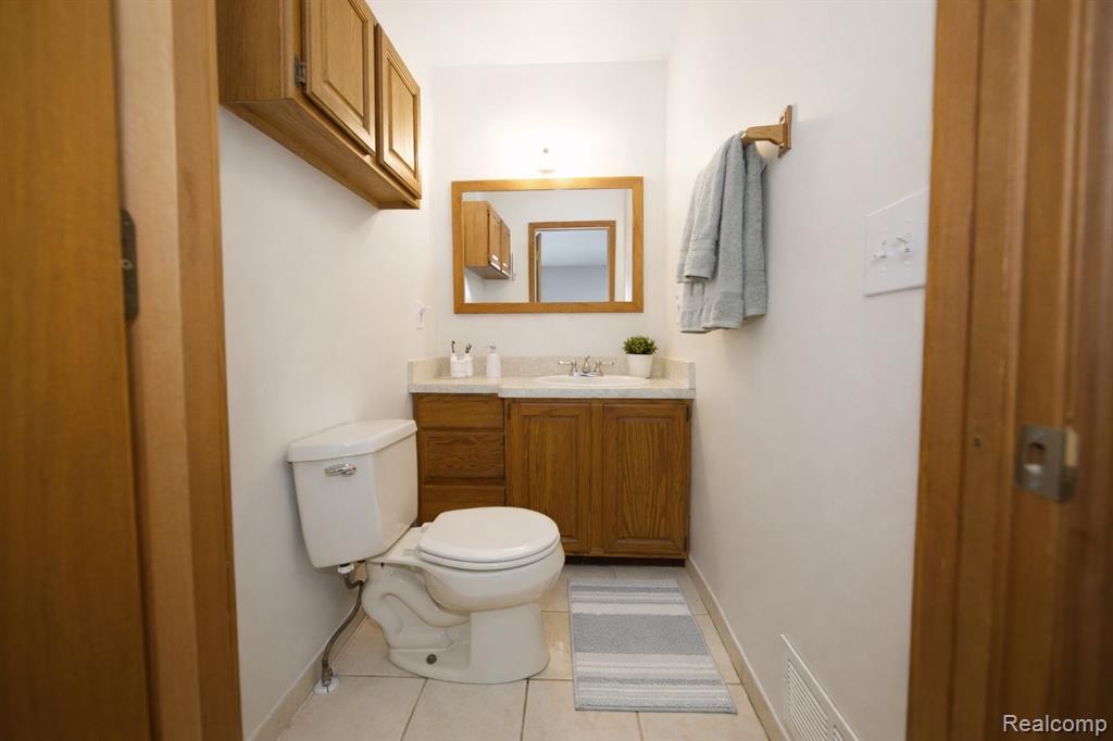 7791 Lavon Drive, Clarkston, MI 48348 — Photo 8