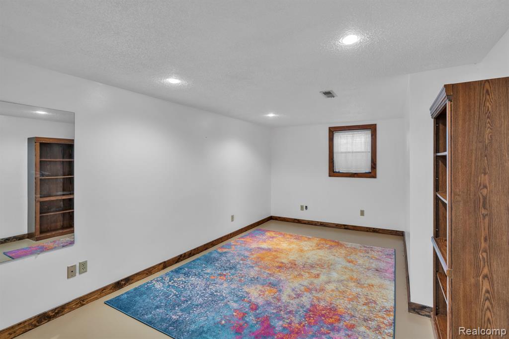 11056 N Irish Road, Otisville, MI 48463 — Photo 34