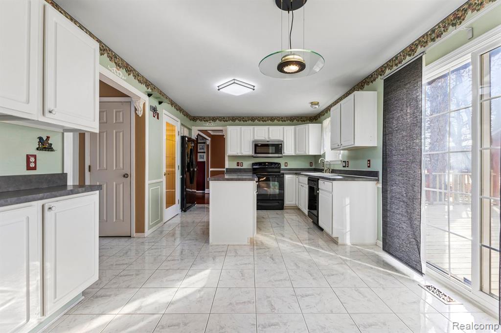 8886 Stonebridge Court, Van Buren, MI 48111 — Photo 2