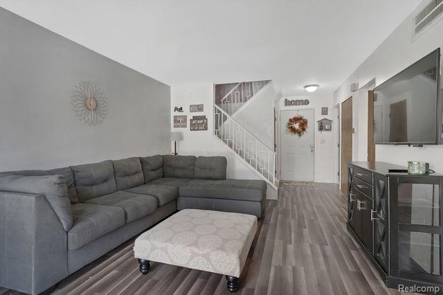 8354 Lakeview Court, Ypsilanti, MI 48198 — Photo 4