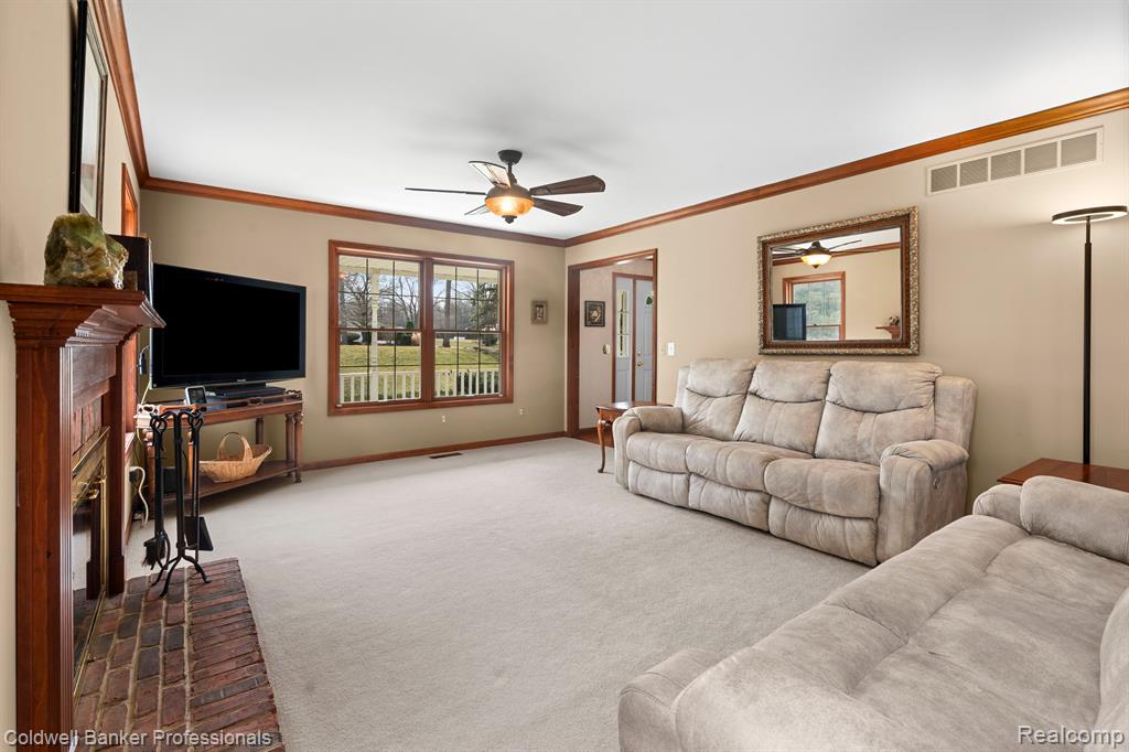 6253 7 MILE Road, South Lyon, MI 48178 — Photo 11