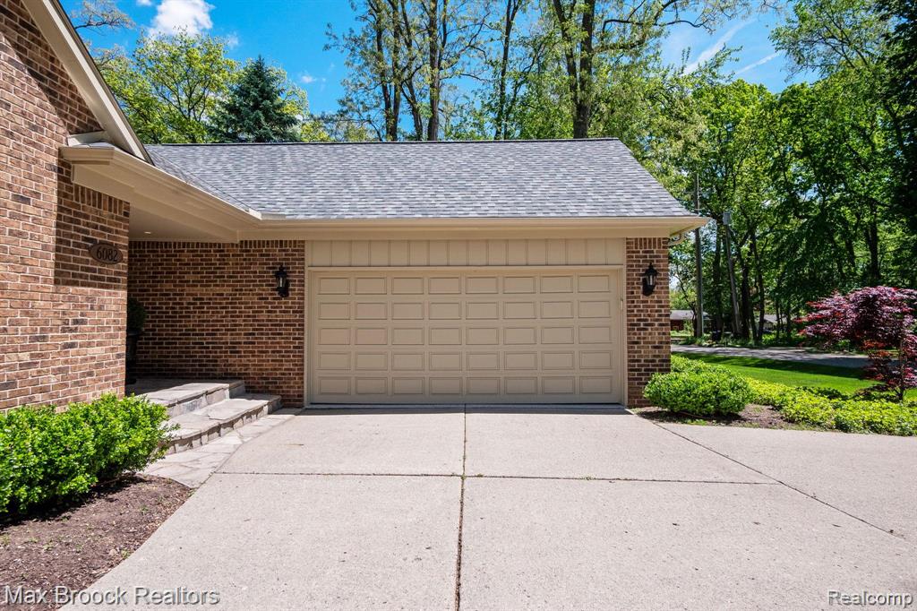 6082 N Shore Drive, West Bloomfield, MI 48324 — Photo 31