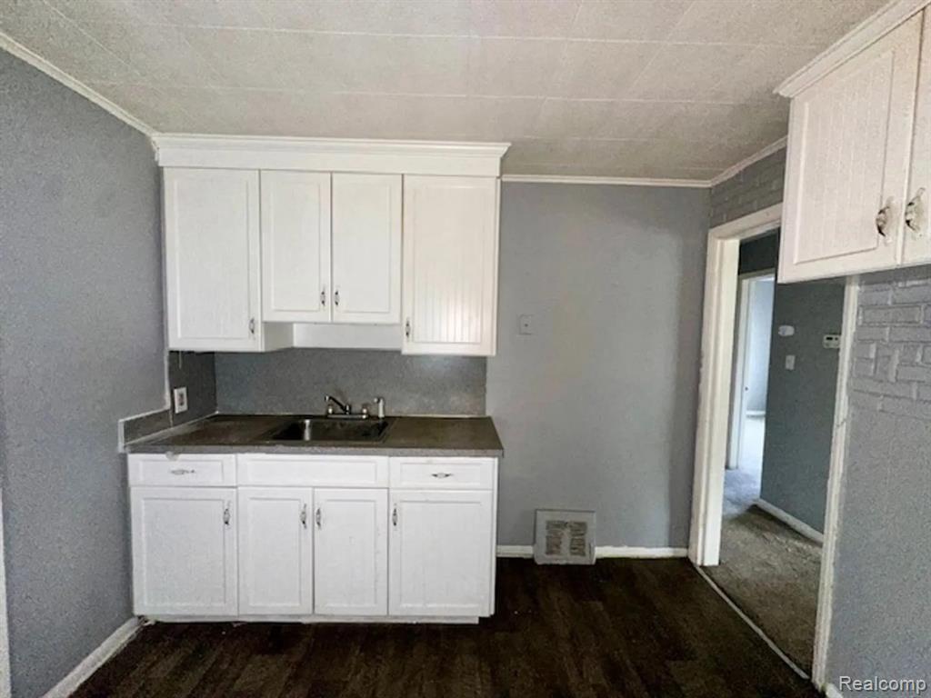 9213 Plainview Avenue, Detroit, MI 48228 — Photo 8