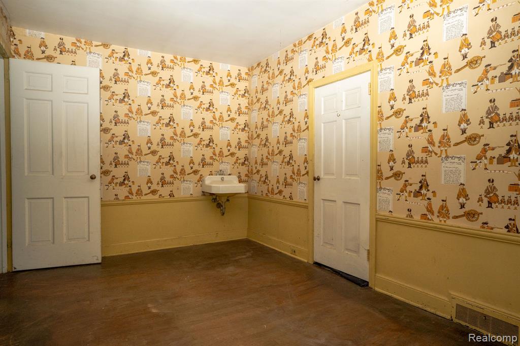 26120 Hendrie Boulevard, Huntington Woods, MI — Photo 28