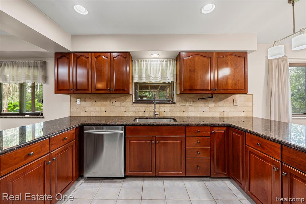 6995 Allen Hill Court, Clarkston, MI 48348 — Photo 5