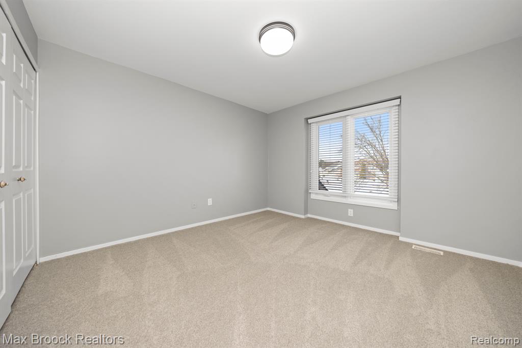 5547 MAPLE LEAF Court, West Bloomfield, MI — Photo 28