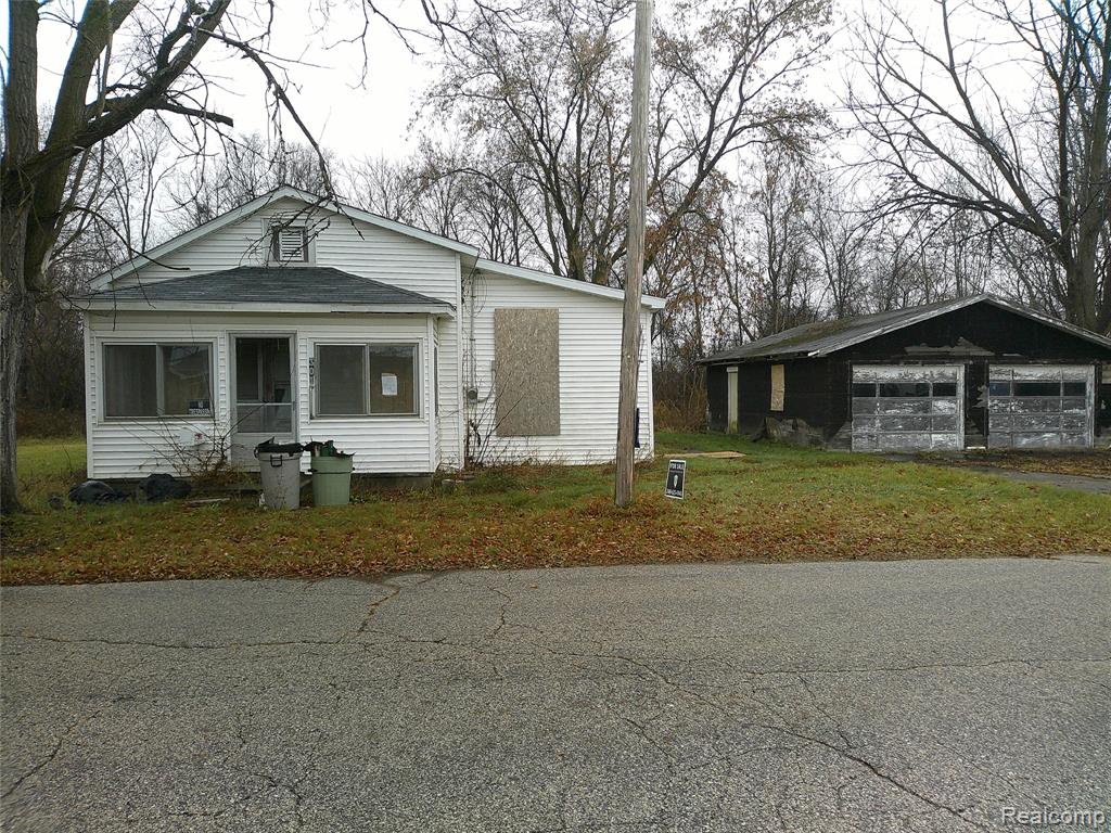 301 Chesaning Street, St. Charles, MI 48655
