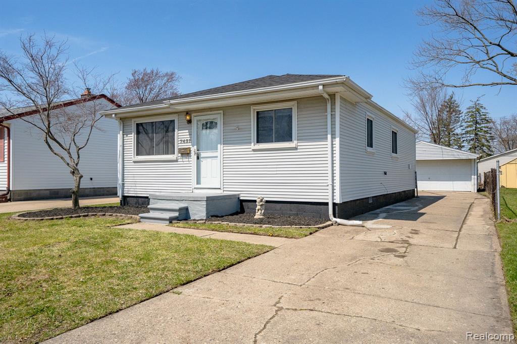 7431 ANNA Avenue, Warren, MI 48092 — Photo 2
