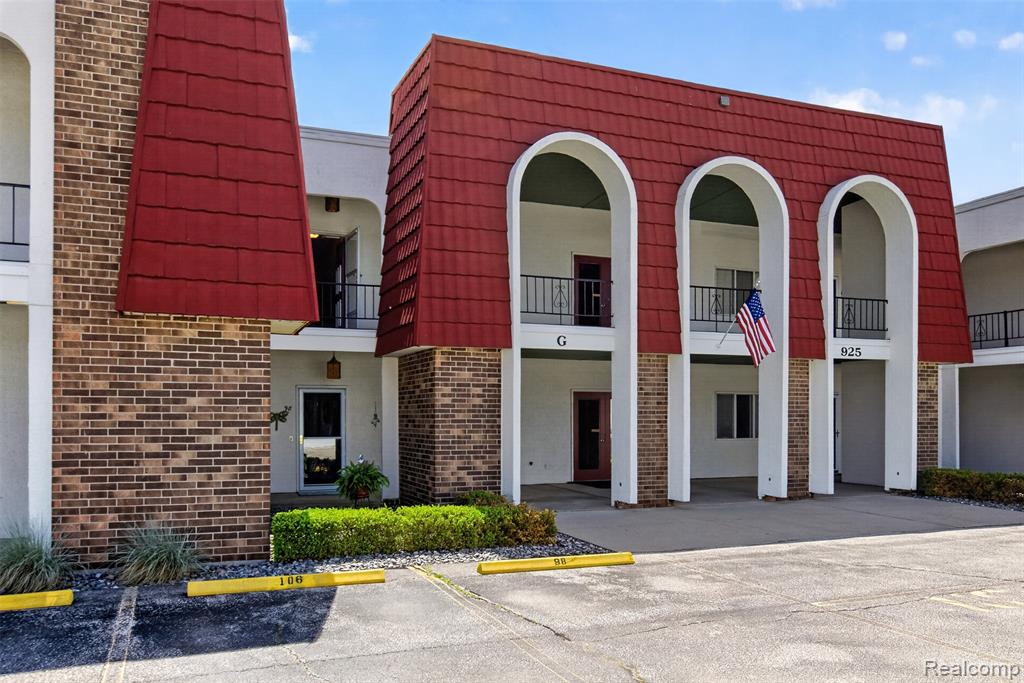 925 Kennely Road, G-106, Saginaw, MI 48609